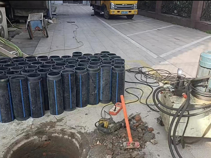 比如PE置换管厂家 DN315置换管 非开挖管短管置换